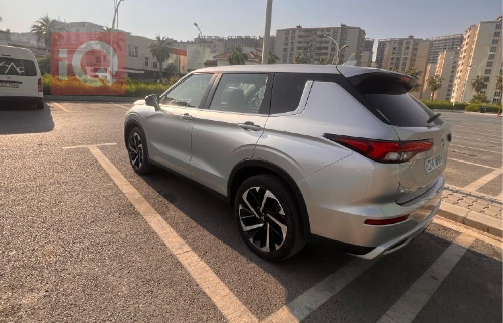 میتسوبیشی ئاوتلاندەر